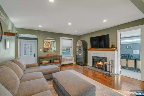 48 Harrison Ave, Waldwick, NJ 07463 photo 3