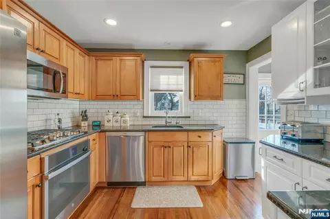 48 Harrison Ave, Waldwick, NJ 07463 photo 5