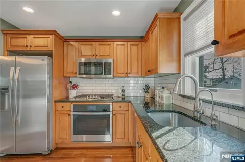 48 Harrison Ave, Waldwick, NJ 07463 photo 6