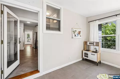 Entry Way - 163 Poplar Ave, Hackensack, NJ 07601 photo 4 of 5
