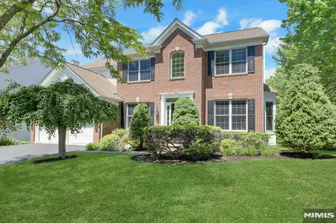 81 Lafayette Cir, Totowa, NJ 07512