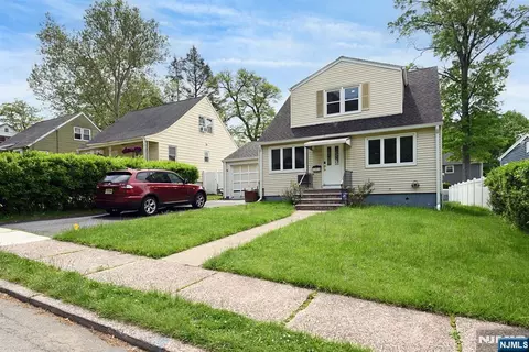 28 Livingston Pl, Teaneck, NJ 07666