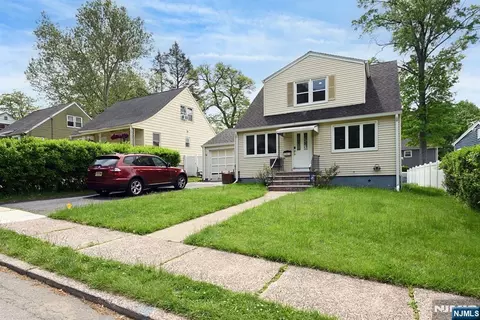 28 Livingston Pl, Teaneck, NJ 07666