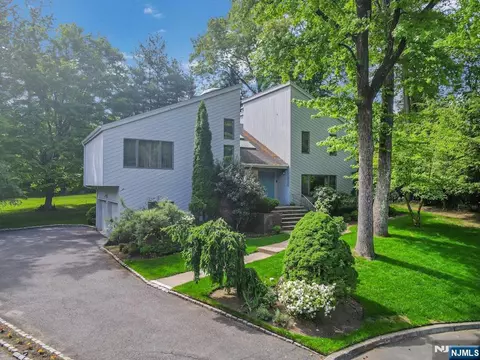 18 Mission Way, Tenafly, NJ 07670