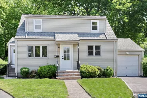 20 Dojean Ct, Bergenfield, NJ 07621