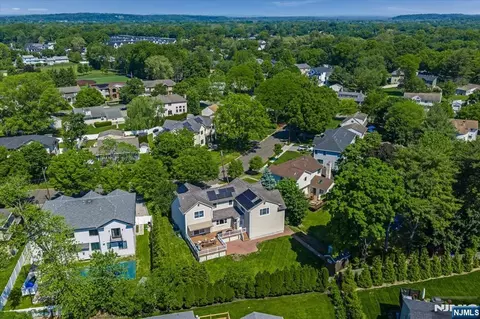 View/Area - 254 Hoppers Ln, Paramus, NJ 07652 photo 6 of 8