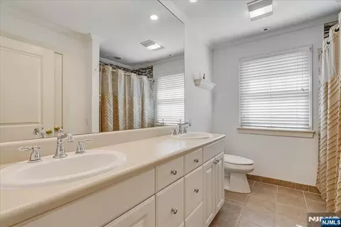 Bath - 254 Hoppers Ln, Paramus, NJ 07652 photo 2 of 2