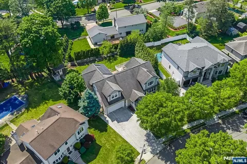 View/Area - 254 Hoppers Ln, Paramus, NJ 07652 photo 1 of 8