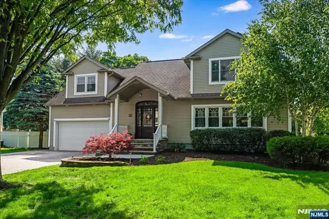 Exterior - 254 Hoppers Ln, Paramus, NJ 07652 photo 2 of 7