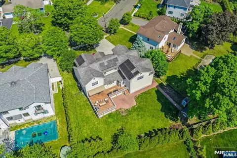 View/Area - 254 Hoppers Ln, Paramus, NJ 07652 photo 2 of 8