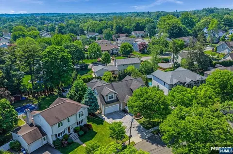 View/Area - 254 Hoppers Ln, Paramus, NJ 07652 photo 4 of 8