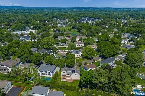 View/Area - 254 Hoppers Ln, Paramus, NJ 07652 photo 7 of 8