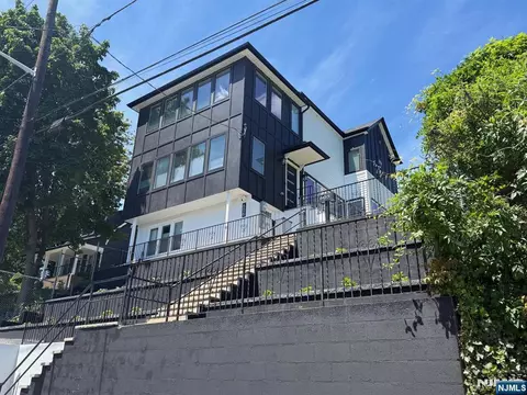 606 5th St, Carlstadt, NJ 07072