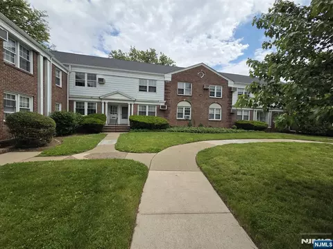 18 Elmwood Ct # A, Elmwood Park, NJ 07407