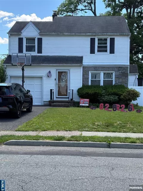 110 Ackerman Ave, Elmwood Park, NJ 07407