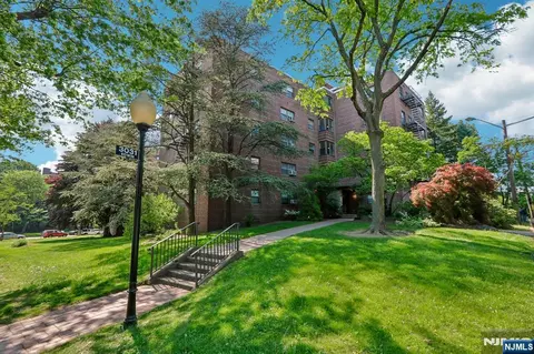3031 Edwin Ave #4H, Fort Lee, NJ 07024