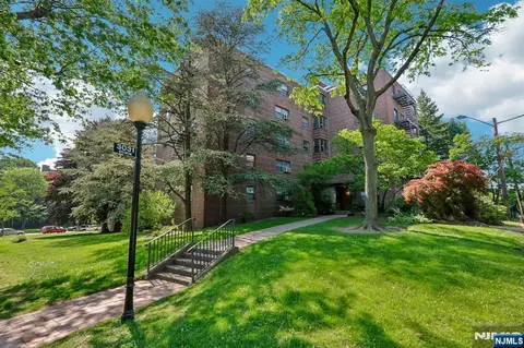 3031 Edwin Ave #4H, Fort Lee, NJ 07024