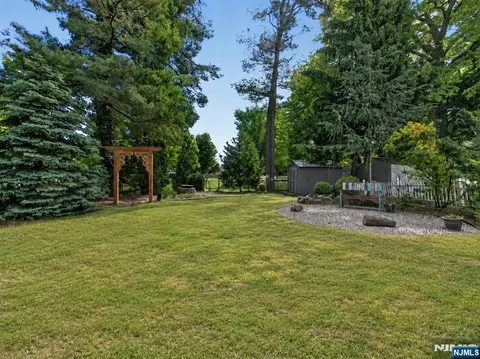 Exterior - 538 Coolidge Pl, Paramus, NJ 07652 photo 8 of 13