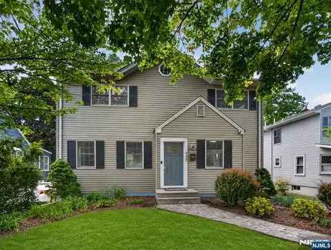 538 Coolidge Pl, Paramus, NJ 07652