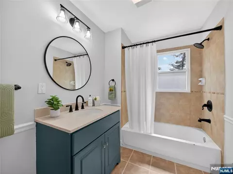 Bath - 538 Coolidge Pl, Paramus, NJ 07652 photo 3 of 4