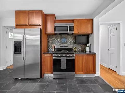 Kitchen - 538 Coolidge Pl, Paramus, NJ 07652 photo 3 of 4