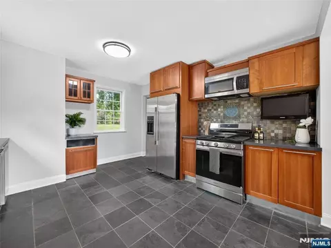 Kitchen - 538 Coolidge Pl, Paramus, NJ 07652 photo 4 of 4