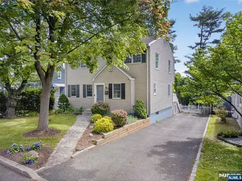 Exterior - 538 Coolidge Pl, Paramus, NJ 07652 photo 2 of 13