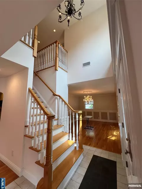 41 Circle Dr, Paramus, NJ 07652