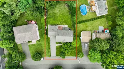 41 Circle Dr, Paramus, NJ 07652