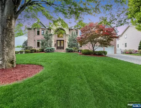 445 Nevada St, Paramus, NJ 07652