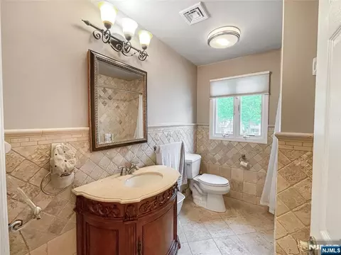 Bath - 445 Nevada St, Paramus, NJ 07652 photo 3 of 9