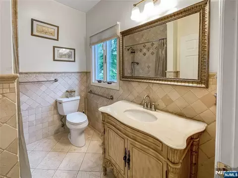 Bath - 445 Nevada St, Paramus, NJ 07652 photo 2 of 9
