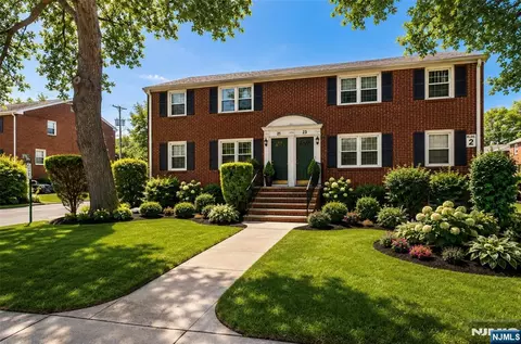 21 Carolyn Ter # A, Roselle, NJ 07203