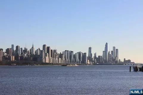 331 Promenade, Edgewater, NJ 07020