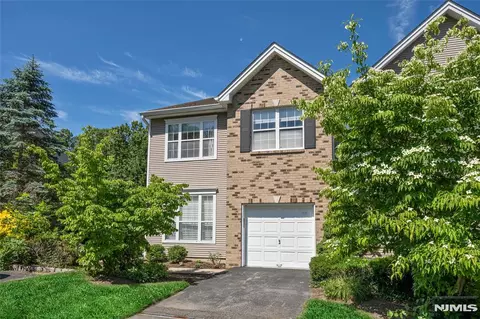 416 Green Mountain Rd, Mahwah, NJ 07430