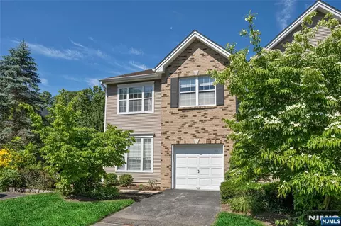416 Green Mountain Rd, Mahwah, NJ 07430