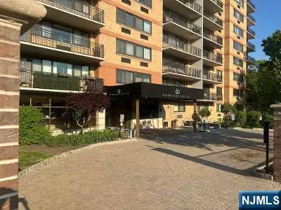 60 Parkway Dr #3G, East Orange, NJ 07017