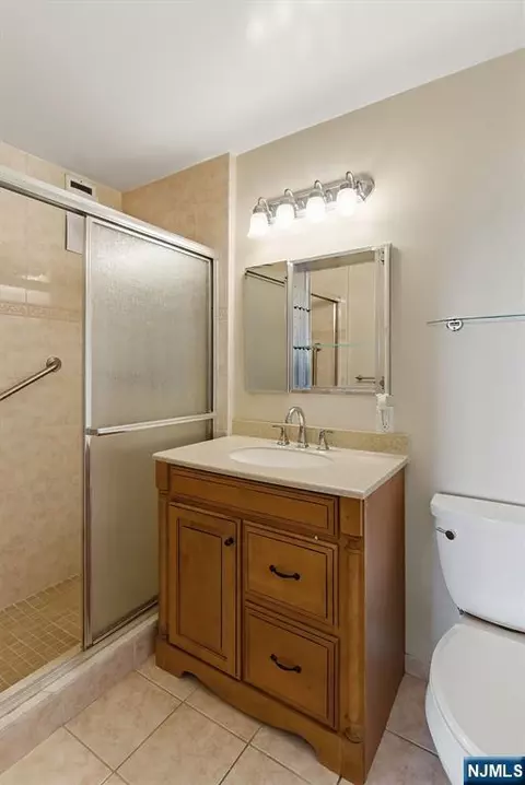 Bath - 280 Prospect Ave #8G, Hackensack, NJ 07601 photo 2 of 2