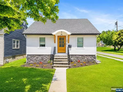 385 Copeland Ave, Lyndhurst, NJ 07071