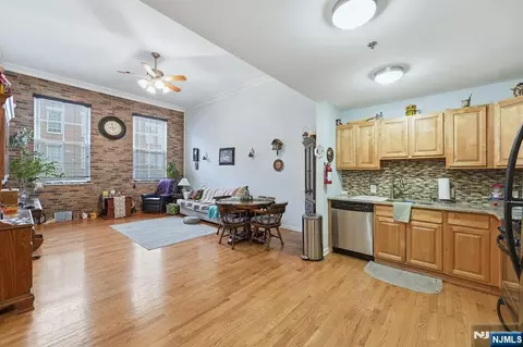 19 Market #205, Paterson, NJ 07501