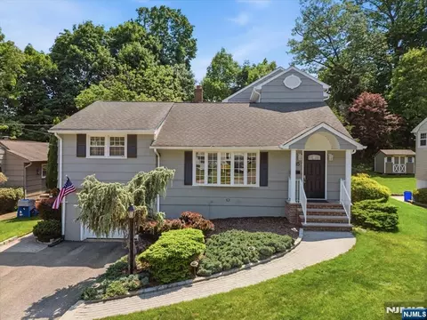 35 Old Orchard Ct, Cedar Grove, NJ 07009