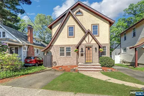 6 Colonial Ct, Dumont, NJ 07628