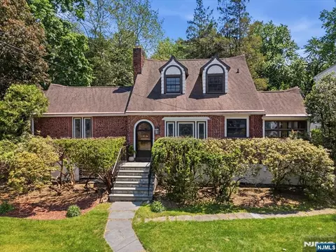 201 Little Falls Rd, Cedar Grove, NJ 07009