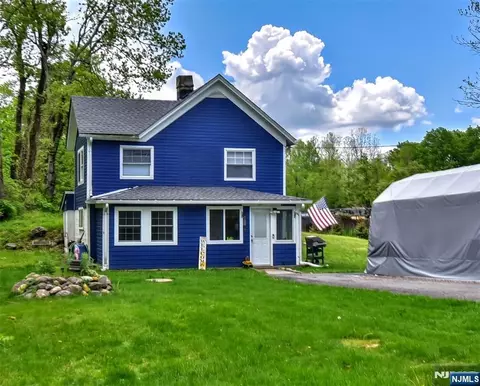42 Kanouse Rd, Newfoundland, NJ 07435