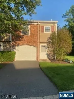33 Dena Dr #33, Wanaque, NJ 07465