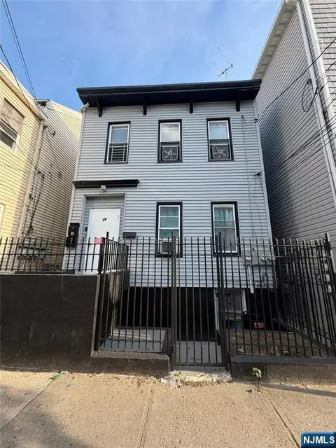 78 16th Ave, Paterson, NJ 07501