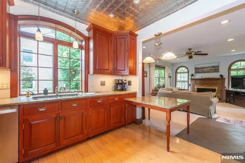 66 Hillside Ave, Midland Park, NJ 07432