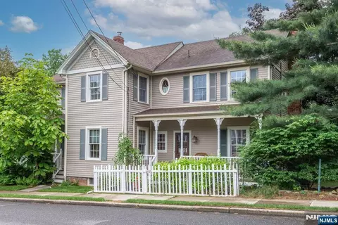 66 Hillside Ave, Midland Park, NJ 07432