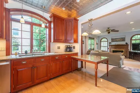 66 Hillside Ave, Midland Park, NJ 07432