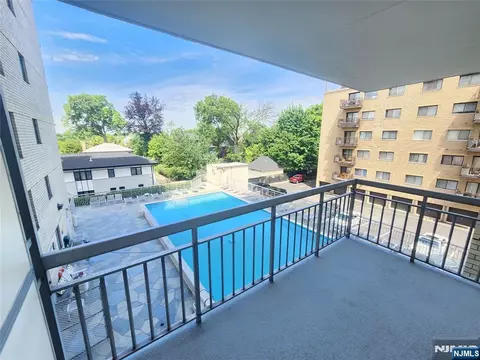 Exterior - 307 Prospect Ave #4D, Hackensack, NJ 07601 photo 5 of 6